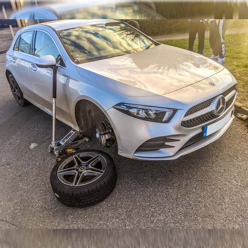 Explore Ways to Tackle Tyre Emergencies with Ease!