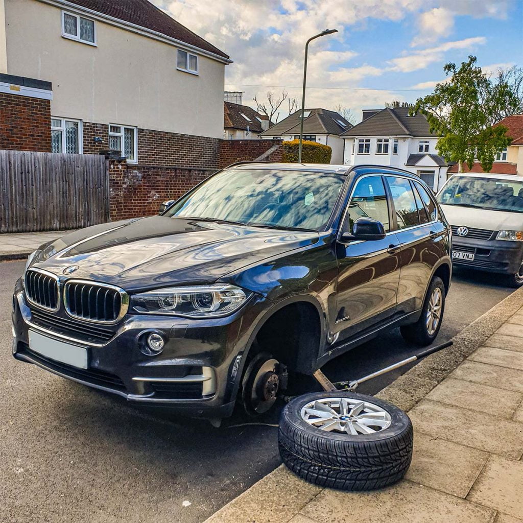 Explore Ways to Tackle Tyre Emergencies with Ease!